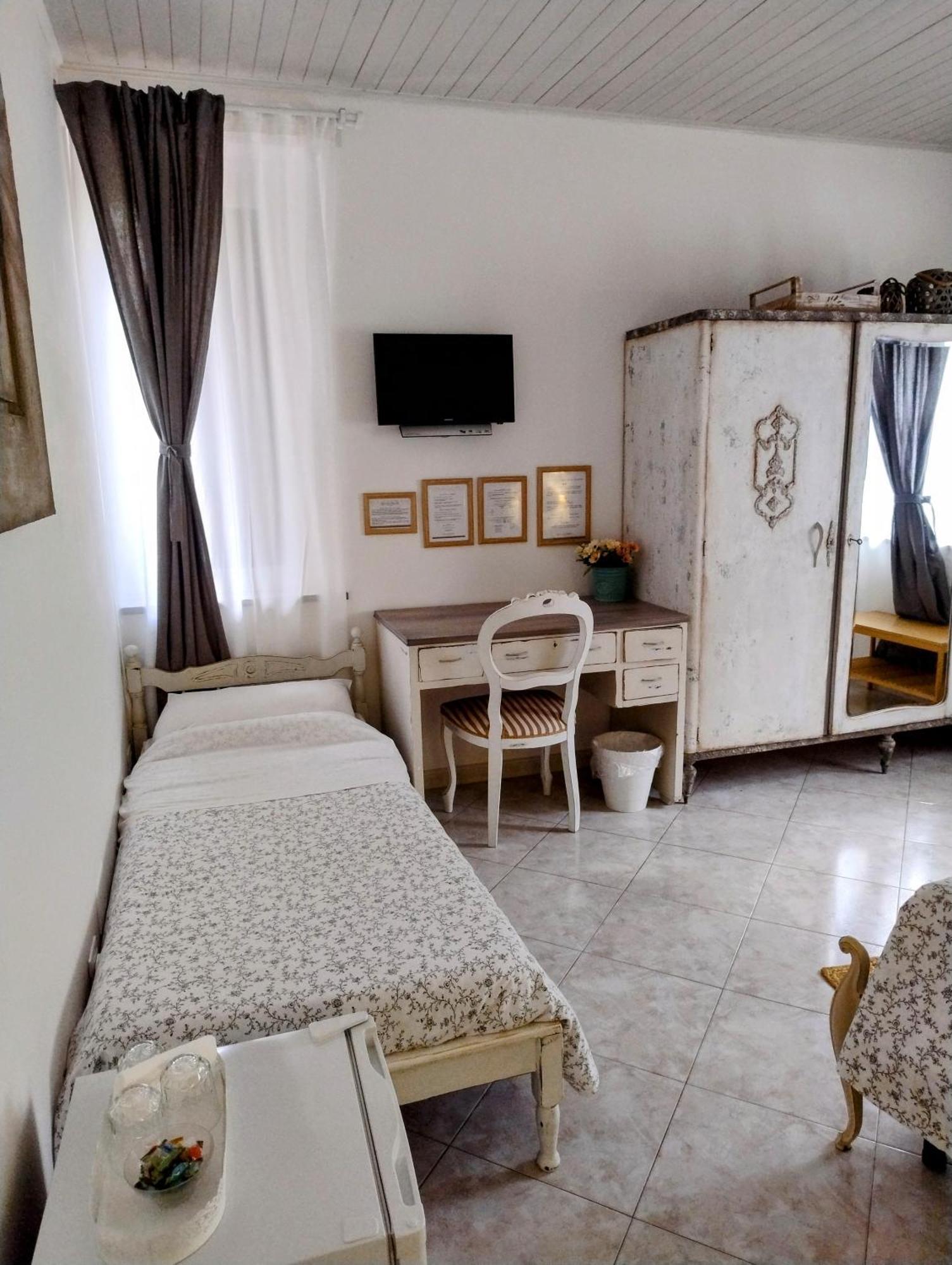 Grotta Dei Puntali B&B Carini Szoba fotó